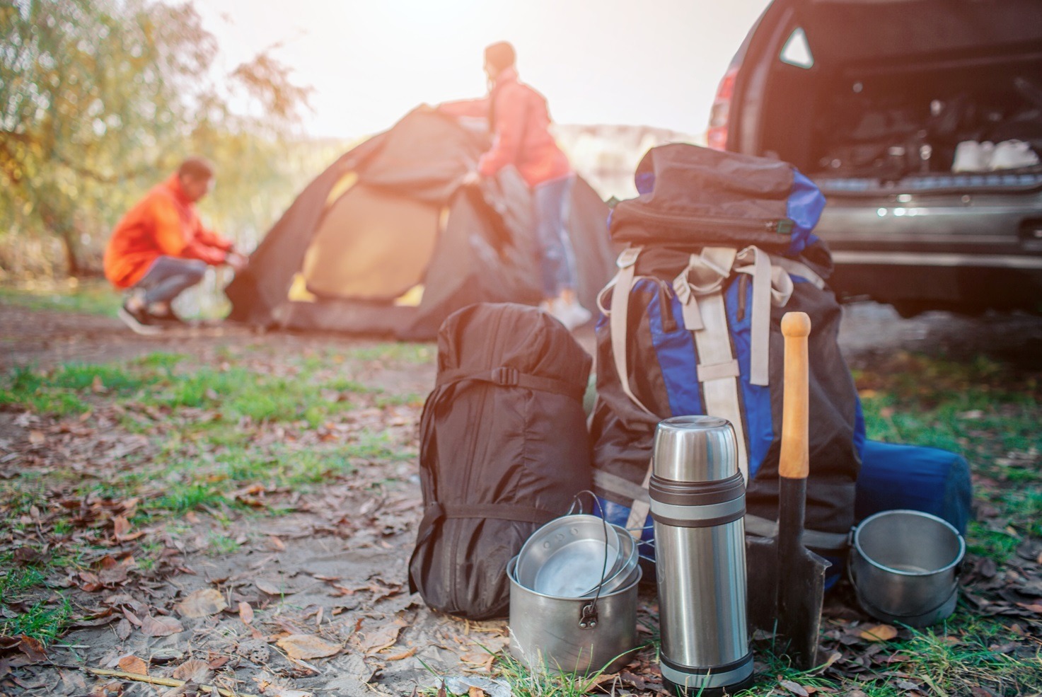 mochila de camping con accesorios